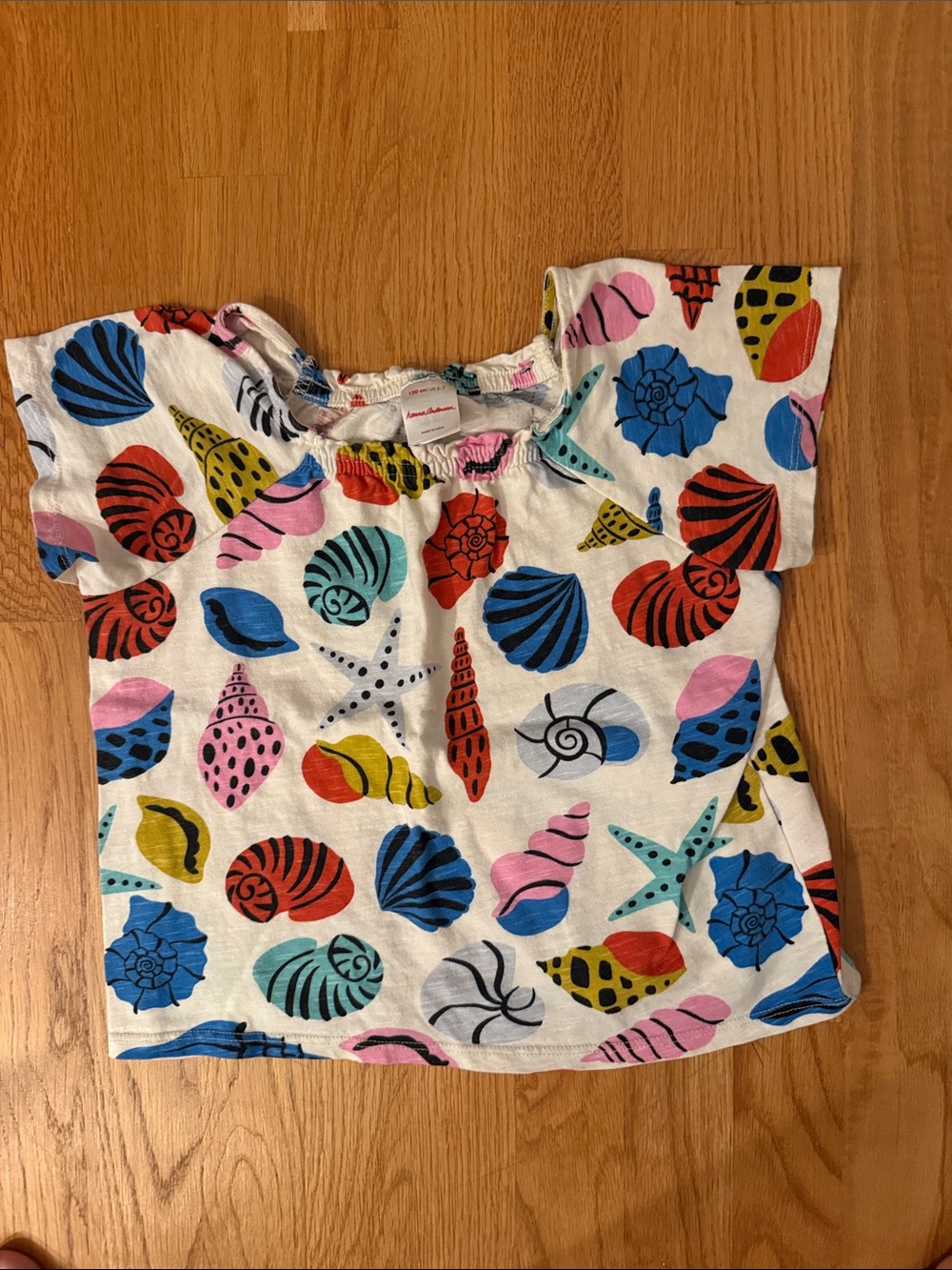 Hanna Andersson White Tee with Multicolor Shells
